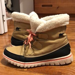 SOREL COZY CARNIVAL BOOTS 7.5